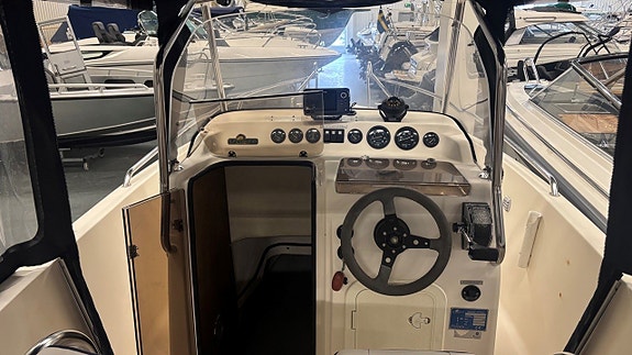 Uttern 6402 med Mercruiser 3,0 L -00 3 of 8