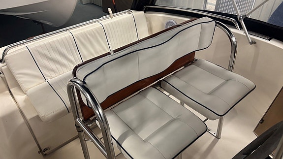 Uttern 6402 med Mercruiser 3,0 L -00 5 of 8