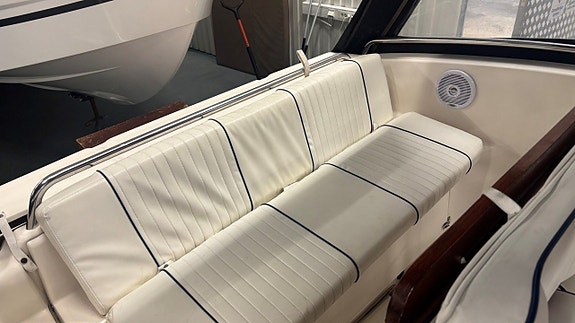 Uttern 6402 med Mercruiser 3,0 L -00 4 of 8
