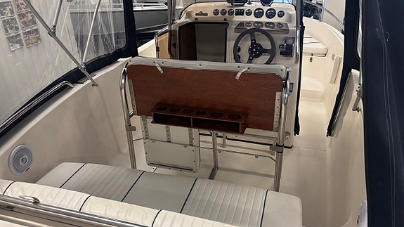 Uttern 6402 med Mercruiser 3,0 L -00 2 of 8