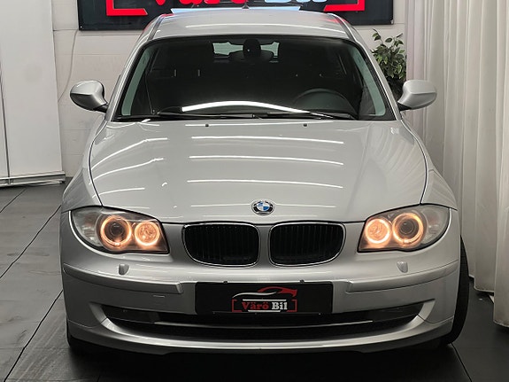 BMW 118d 4 of 5