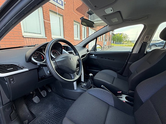 Peugeot 207 SW 9 of 17