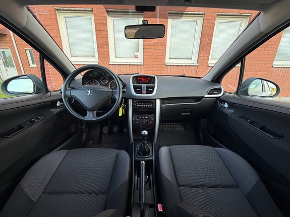 Peugeot 207 SW 2 of 5