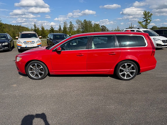 Volvo V70 2 of 5