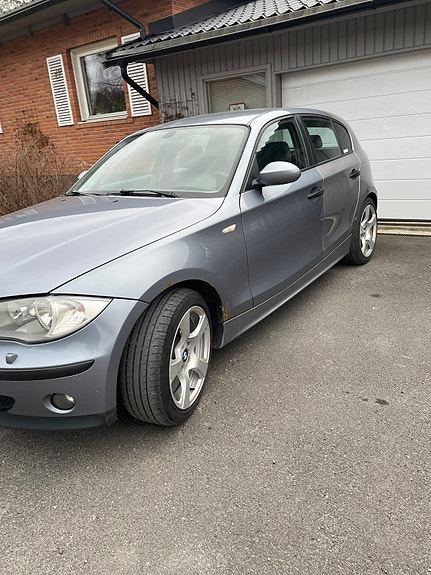BMW 116i 3 of 5