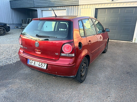 Volkswagen Polo 2 of 5