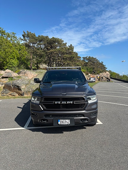 Dodge RAM 1500 2 of 9