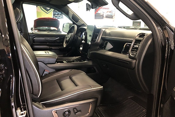 Dodge RAM 1500 11 of 16