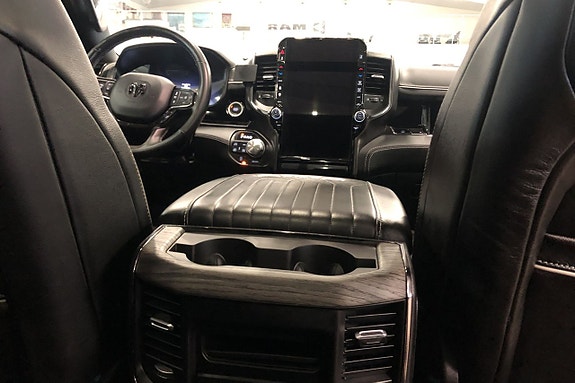Dodge RAM 1500 12 of 16