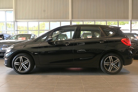 BMW 218d 2 of 21