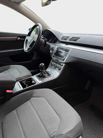 Volkswagen Passat 18 of 20