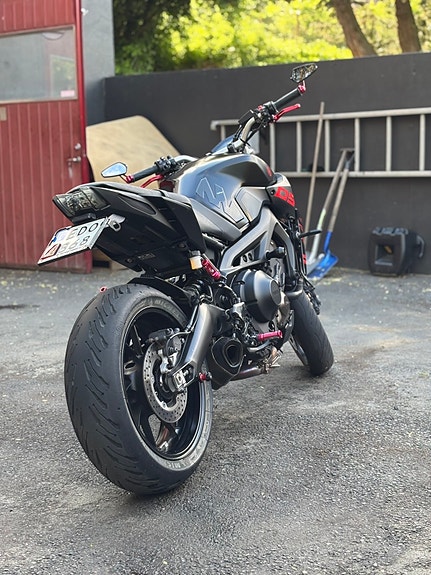 Yamaha MT-09 4 of 6