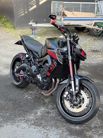 Yamaha MT-09 2 of 6