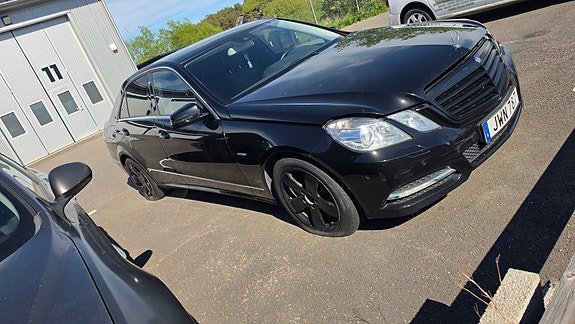 Mercedes-Benz E220 5 of 5