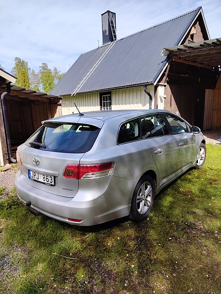 Toyota Avensis 3 of 5