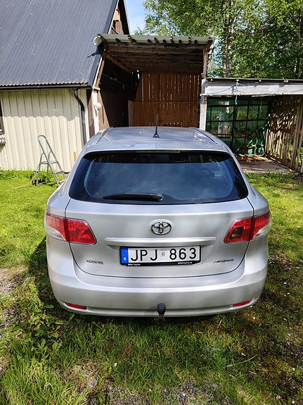 Toyota Avensis 4 of 5