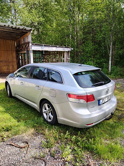 Toyota Avensis 2 of 5
