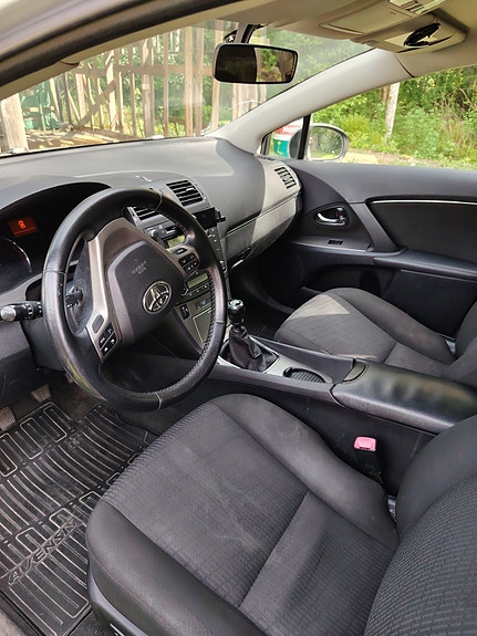 Toyota Avensis 7 of 9