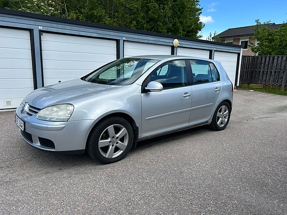 Volkswagen Golf V 2 of 13