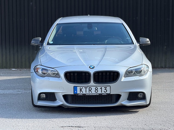BMW 523i 2 of 5