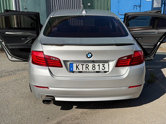 BMW 523i 8 of 24