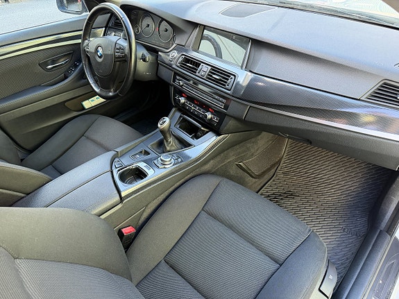 BMW 523i 10 of 24