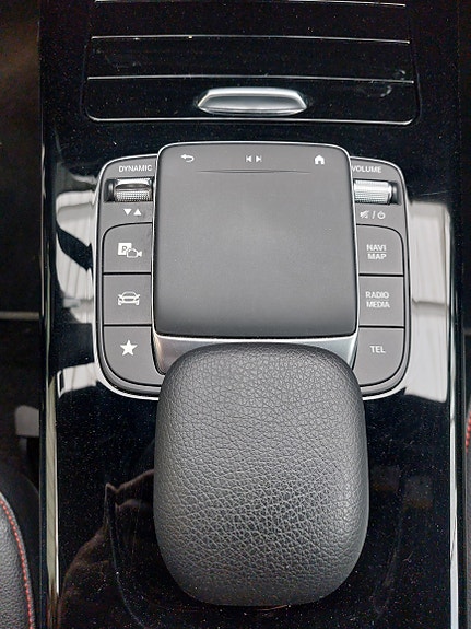 Mercedes-Benz A250 e 4 of 5