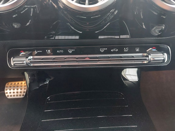 Mercedes-Benz A250 e 3 of 5