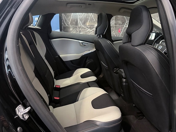 Volvo V40 Cross Country 18 of 26