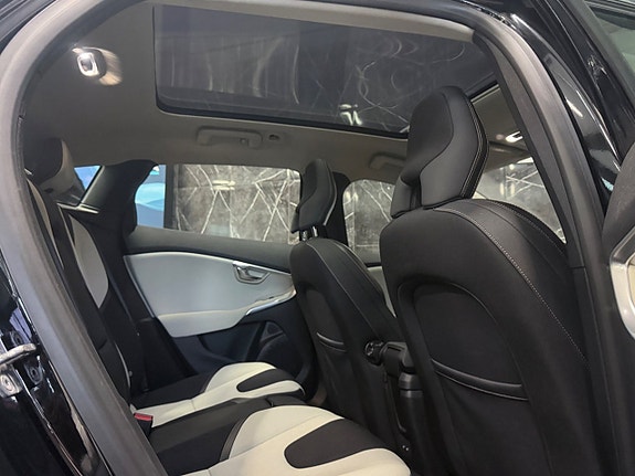 Volvo V40 Cross Country 19 of 26