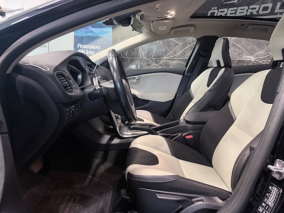 Volvo V40 Cross Country 12 of 26