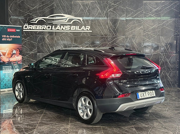 Volvo V40 Cross Country 3 of 26