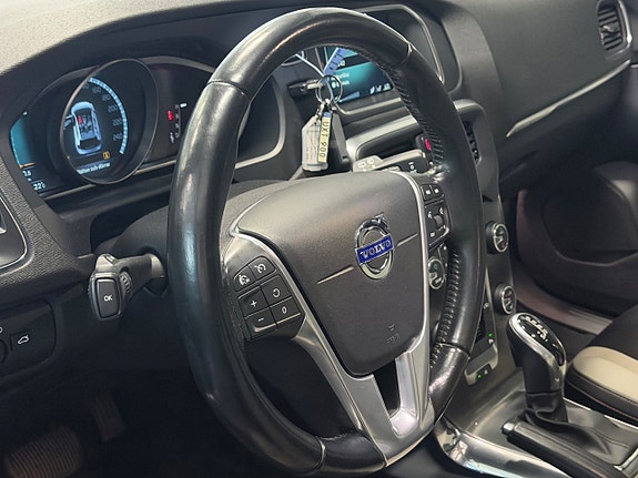 Volvo V40 Cross Country 24 of 26