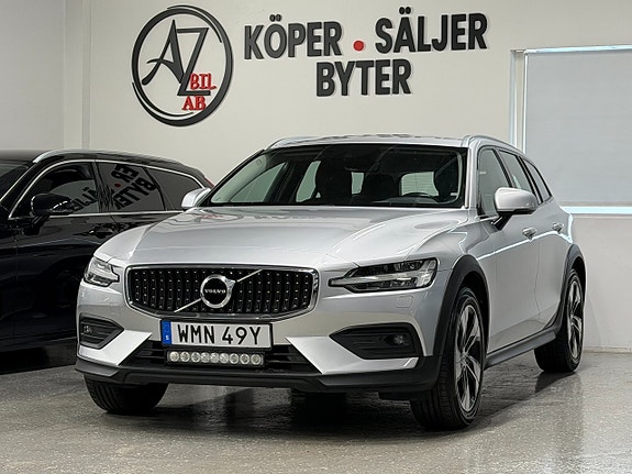 Volvo V60 Cross Country 2 of 5