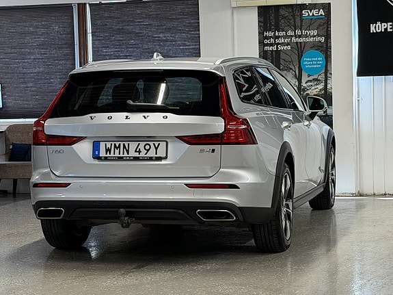 Volvo V60 Cross Country 6 of 25
