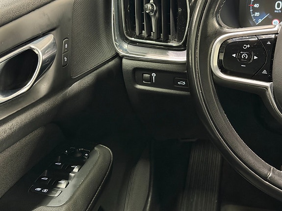 Volvo V60 Cross Country 17 of 25