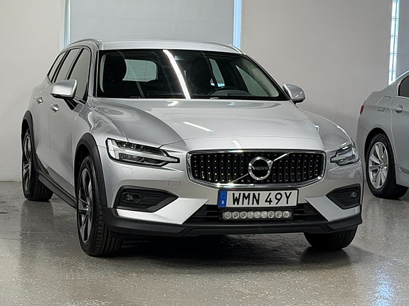 Volvo V60 Cross Country 4 of 5