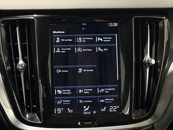 Volvo V60 Cross Country 16 of 25