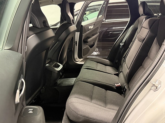 Volvo V60 Cross Country 23 of 25