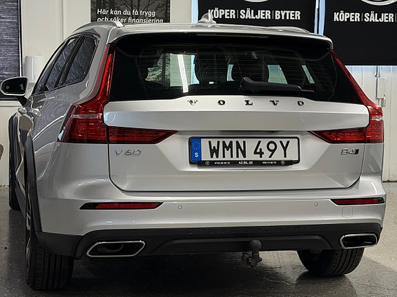 Volvo V60 Cross Country 8 of 25