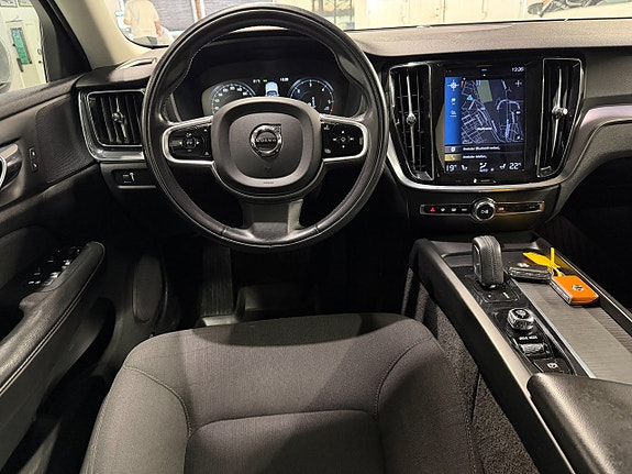 Volvo V60 Cross Country 10 of 25