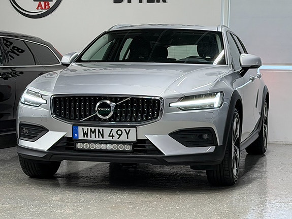 Volvo V60 Cross Country 3 of 5