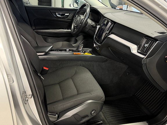 Volvo V60 Cross Country 21 of 25