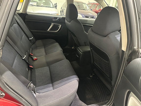 Subaru Legacy 12 of 13
