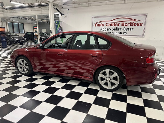 Subaru Legacy 9 of 13