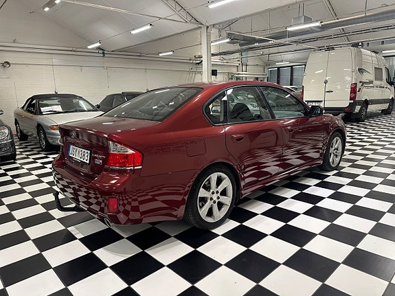 Subaru Legacy 5 of 5