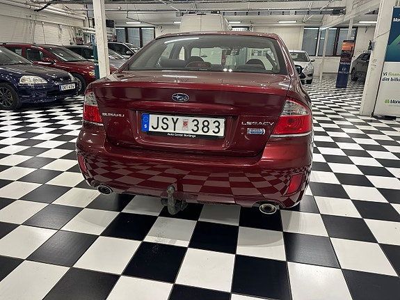 Subaru Legacy 7 of 13