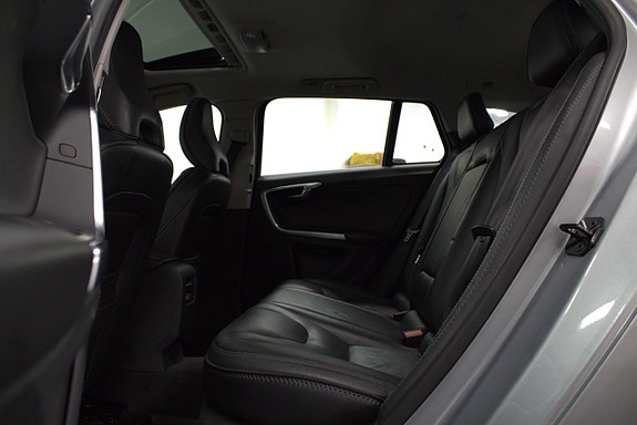 Volvo V60 14 of 27