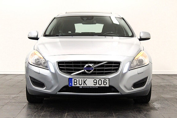 Volvo V60 2 of 27