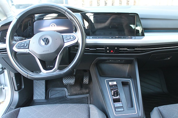 Volkswagen Golf VIII 5 of 10